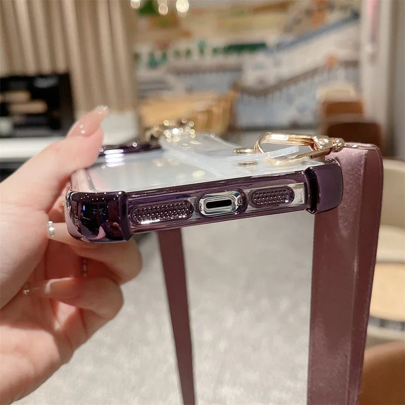 Capa Dura Transparente com Cordão e Pulseira: Proteção e Estilo para iPhone 📱✨